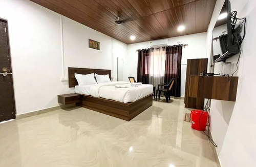 Calangute Hotel | The Sunshine Deluxe - AC - Wi-Fi - Cozy
