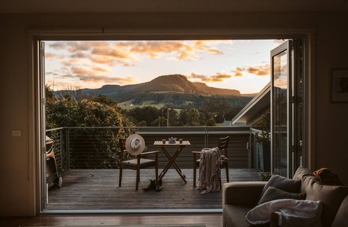 Kangaroo Valley House | The Tailor's Terrace Kangaroo valley. Modern spacious home with amazing views.
