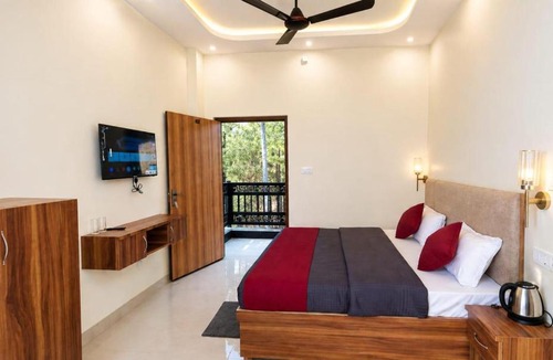Lansdowne House | The Whistling Pine Homestay With Natural Swimming Pool