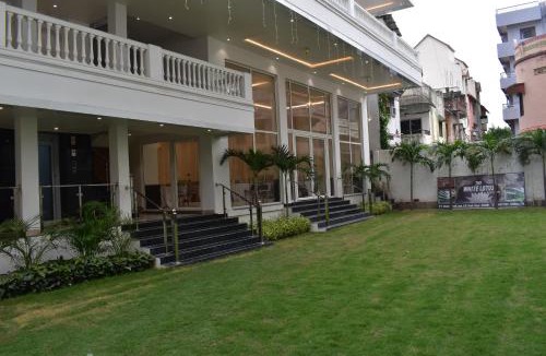 Gaya Hotel | The White Lotus