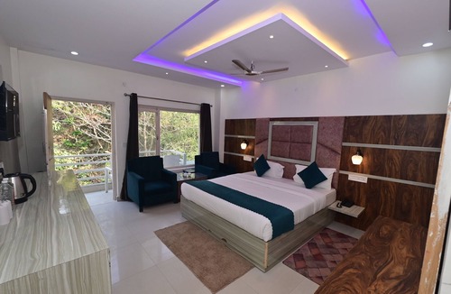 Lansdowne Hotel | The White Rain Hotel
