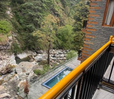 Ghiyagi Hotel | The Zoland