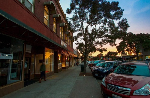 Walla Walla Apartment | Three — Queen Bed, Historic Downtown Apartment in Nicely Appointed Building on Main Street