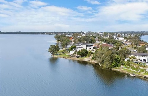 Toukley House | Tide view - A waterfront retreat with a BBQ, Kayak