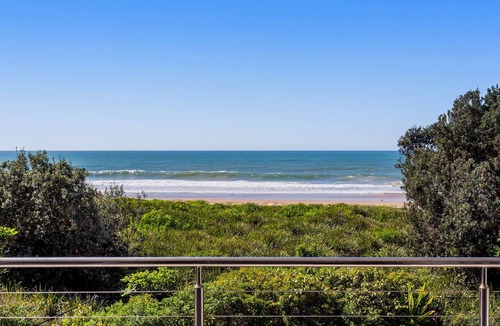 Diamond Beach House | Tidemark backs on to the beautiful Diamond Beach, Ocean views at their finest