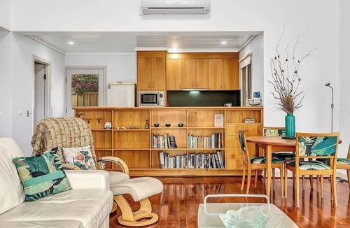 Semaphore Apartment | Time and Tide Hideaway A Spacious Beachside Escape
