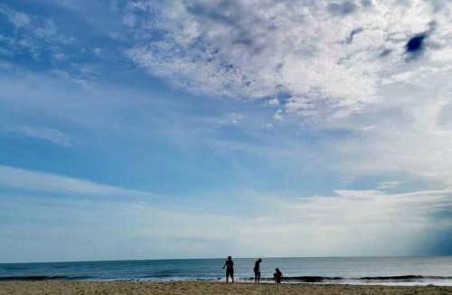 Kuantan Apartment | TimurBay Seafront Holiday Pool & Seaview