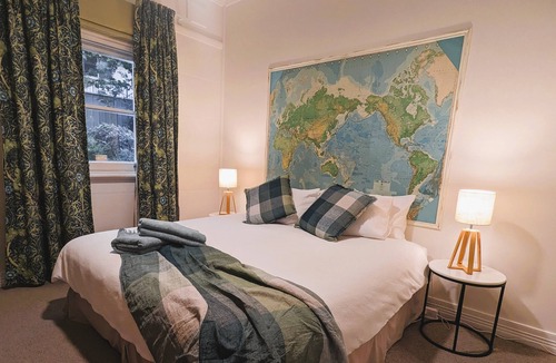 Tascott House | Tintern– Perfect for families - bay views & historic