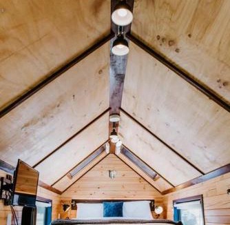 Frog Rock House | Tiny Truck at Ithaca - Mudgee's Most Unique Stay