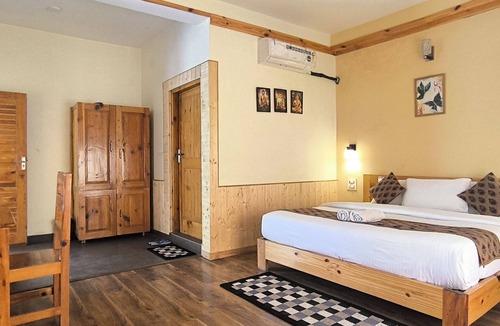 Banjar Bed & Breakfast | Tirthan Grand Riverside