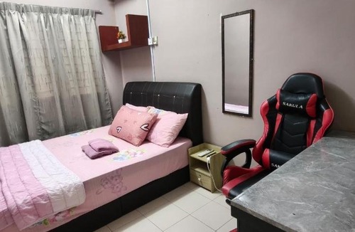 Seri Kembangan Apartment | Tokmad Homes - Homestay near Mines shopping mall 600mbps WIFI Netflix
