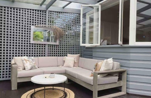 Merewether House | "Tosca" Elegant Merewether Beach House with Pool