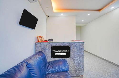 Mehrauli Hotel | Townhouse Chhatarpur Metro Station Delhi
