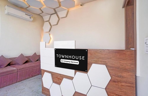 Govardhan Hotel | Townhouse Govardhan
