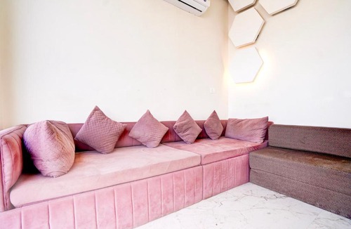 Govardhan Hotel | Townhouse Govardhan