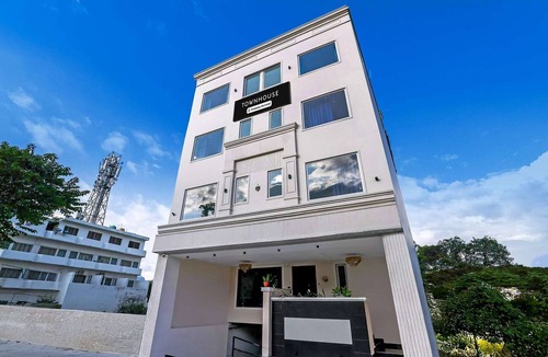 Mayapur House | Townhouse Haridwar Vishwakarma Ghat