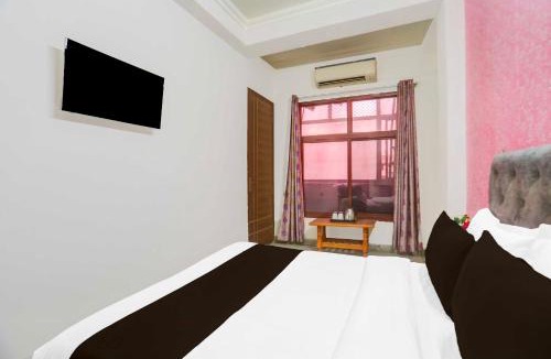 Ghaziabad Hotel | Townhouse Oak Johri Enclave Metro Station Second Home