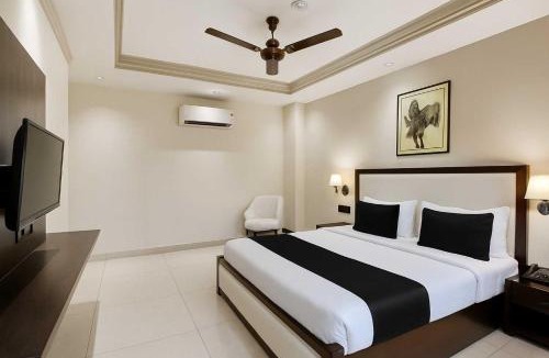 Udyog Vihar Hotel | Townhouse Oak The NorthCap University
