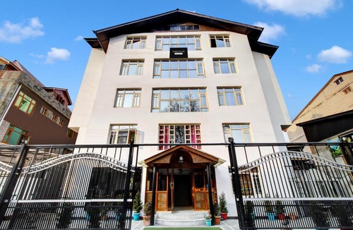 Rajbagh Hotel | Townhouse Rajbagh Formerly Hotel Modern