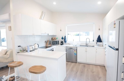 St. Georges Basin House | Tranquil 3-Bed Pet-friendly Retreat with Community Pool