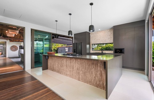 Mount Coolum House | Tranquil Beach Side Retreat - Inquire 4 Long Stay Discounts