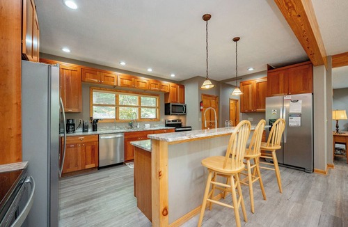 Thayerville House | Tranquil Lakefront w/Twin Hot Tubs & Dock