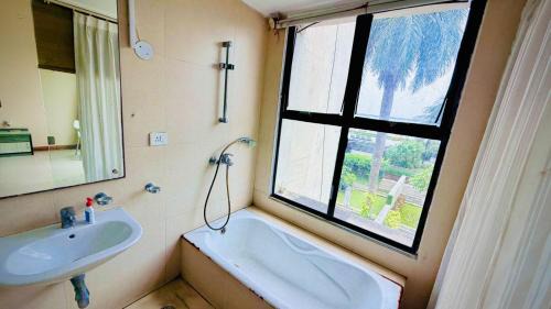 Raichak Villa | Tranquil villa Raichak