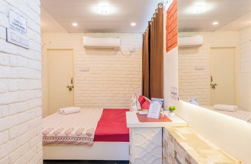 Amer Fort Road Hotel | Travellers Village