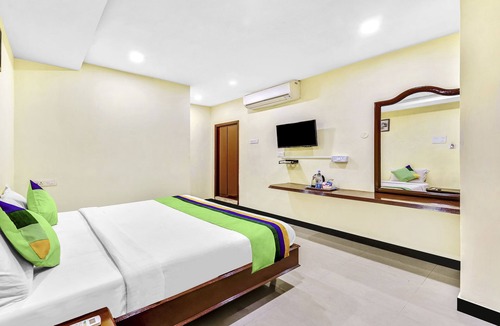 White Town Hotel | Treebo B Coral, 2 Km From Promenade Beach