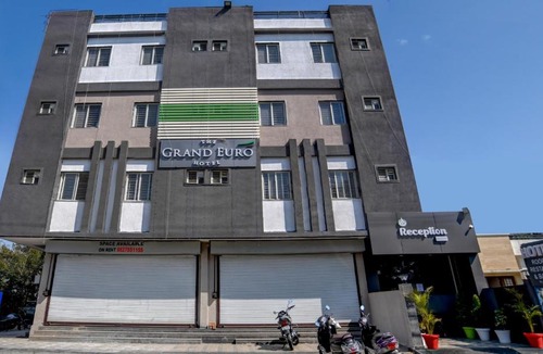 Indore Hotel | Treebo Grand Euro Pipliyahana Square
