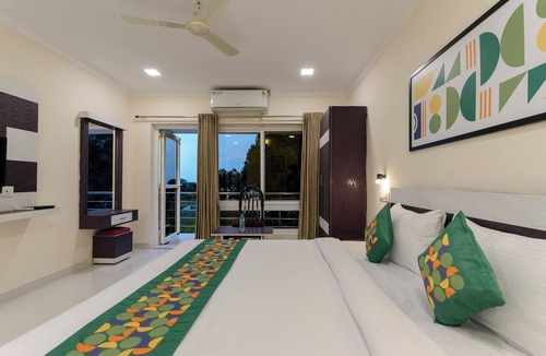 Yelagiri Hotel | Treebo SNS Grand Inn with Swimming Pool