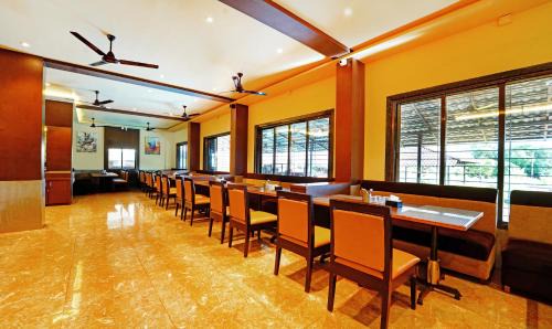 Dapoli Hotel | Treebo SS Residency Mountain View with Swimming Pool