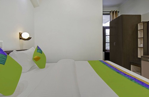 Ghata Hotel | Treebo Trend Amexx Sector 55