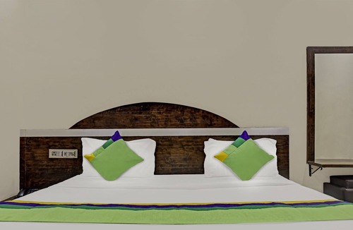 Bhopal House | Treebo Trend Jalsa Dlx