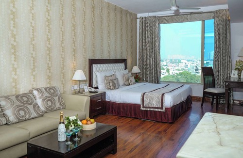Old Gurgaon Hotel | TreeHouse Queens Pearl
