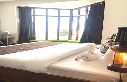 Kuthar Hotel | Treeoise Resort