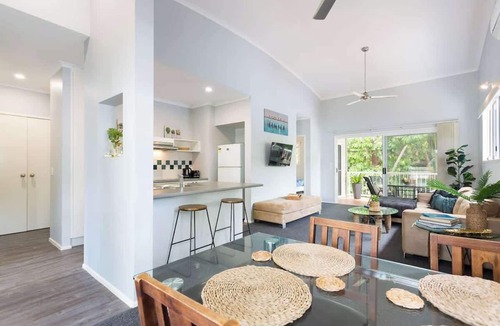 Trinity Beach Apartment | Trinity Beach Resort—Lush Tropical Getaway