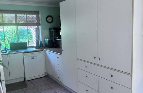 Victoria Point House | Tropical tranquility 3BR, pvte Comfy home close trans,ferry,gym,walk/cycle track