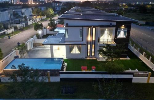 Bandar Penawar House | TropINN Villa- CornerHouse BIGPool BBQ KTV Billard