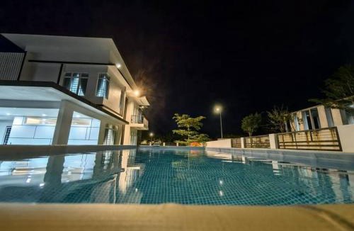 Bandar Penawar House | TropINN Villa- CornerHouse BIGPool BBQ KTV Billard
