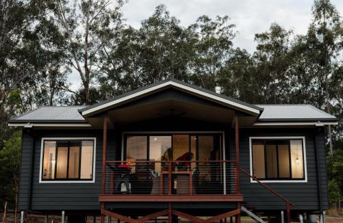 Rathdowney House | Tuckeroo Cottages - Rosella Cottage