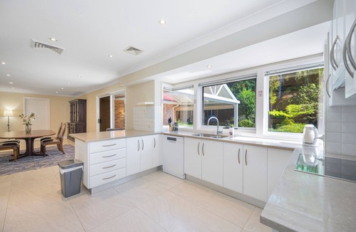 Turramurra House | Turramurra Spacious 6Br House close to Train/Parks