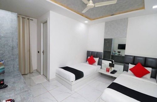 Basai Hotel | Twin or Standard Double Room