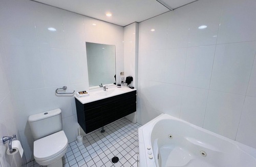Hamilton Apartment | Two Bedroom Interconnect