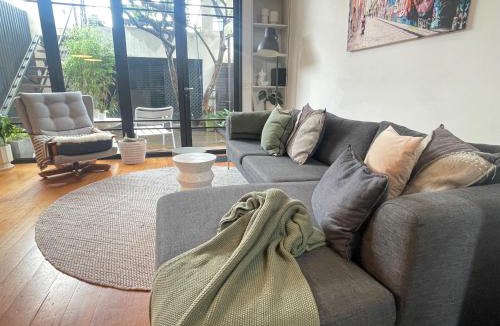 Richmond House | TWO FIVE ZERO RICHMOND four bedroom cityviews lockup garage