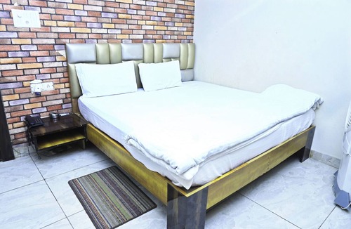 Sandila Hotel | Uday Hotel
