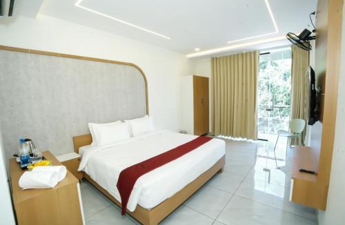 Ponnani Hotel | UK Plaza
