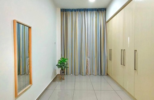 The Strand Apartment | Unique Home Encorp Strand Mall Alpha IVF 4Pax