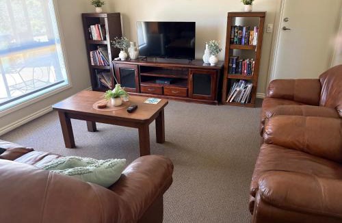 Maiden Gully House | Unique Zone half house with games room & outdoor jacuzzi in Maiden Gully, Bendigo