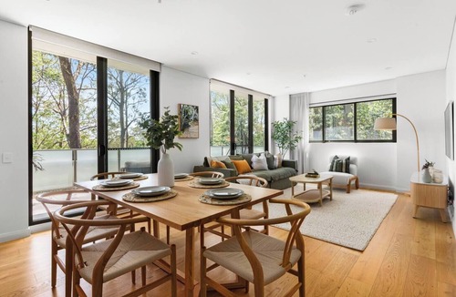 Turramurra Apartment | Upper North Shore Haven A Tranquil Treetop Escape
